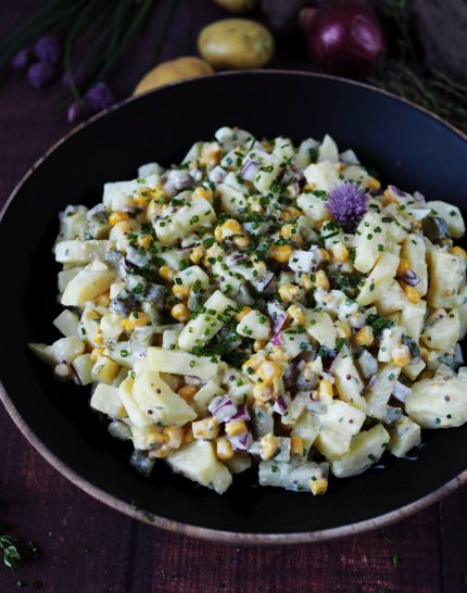 fuer-die-grillsaison-senf-kraeuter-kartoffelsalat