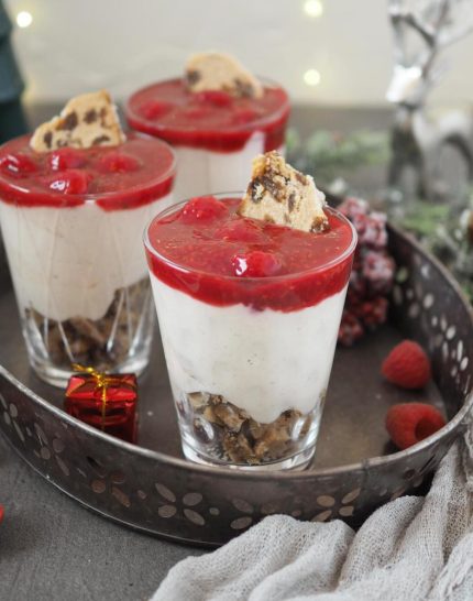 15-minuten-adventsdessert-stollen-trifle-mit-heissen-zimt-himbeeren