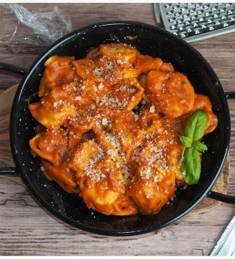 tortellini-mit-selbstgemachter-tomaten-kraeutersosse