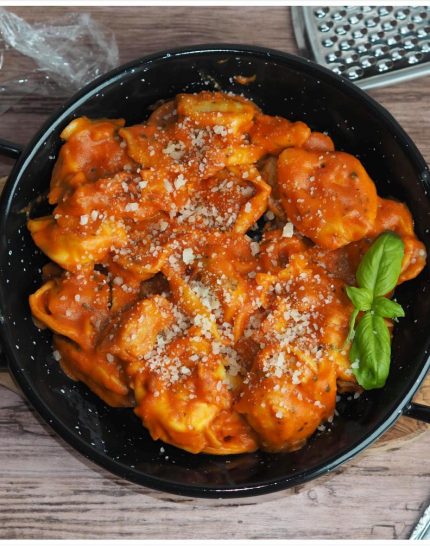 tortellini-mit-selbstgemachter-tomaten-kraeutersosse