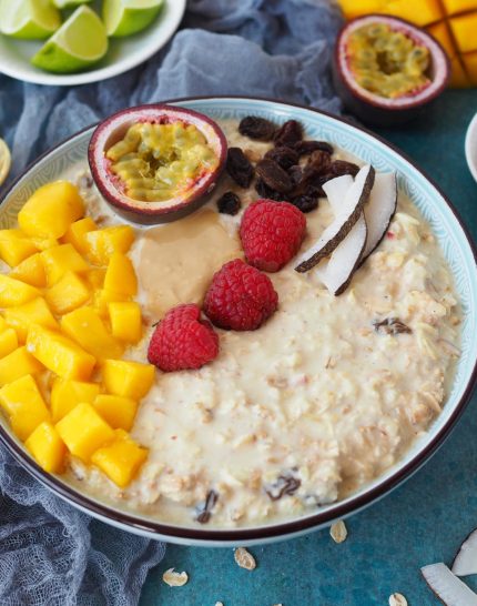 Meal-prep-tropical-bircher-muesli-bowl