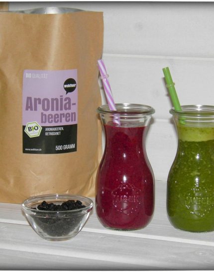 Smoothie-mit-Gerstengras -Aronia-Beere