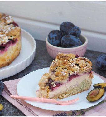 zwetschgen-limetten-kaesekuchen-mit-mandel-streusselhaube